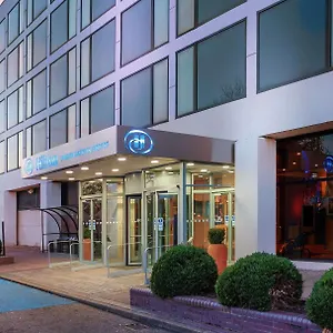 Hilton London Gatwick Airport Отель Хорли